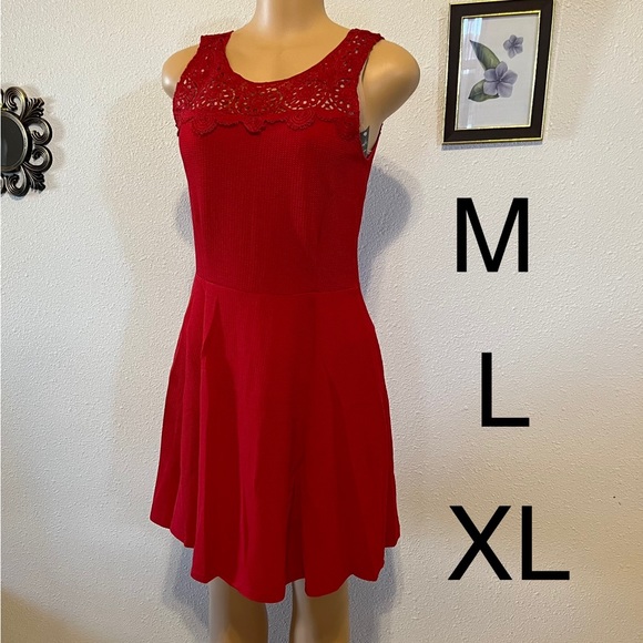 Dress - Picture 2 of 2